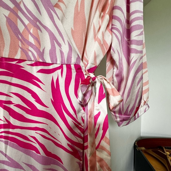 ASOS Dress 💖 - Picture 4 of 5